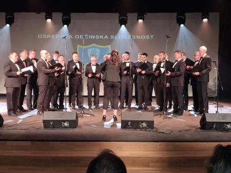 Komorni moški pevski zbor Davorin Jenko Cerklje pod vodstvom Neže Križnar Ristič